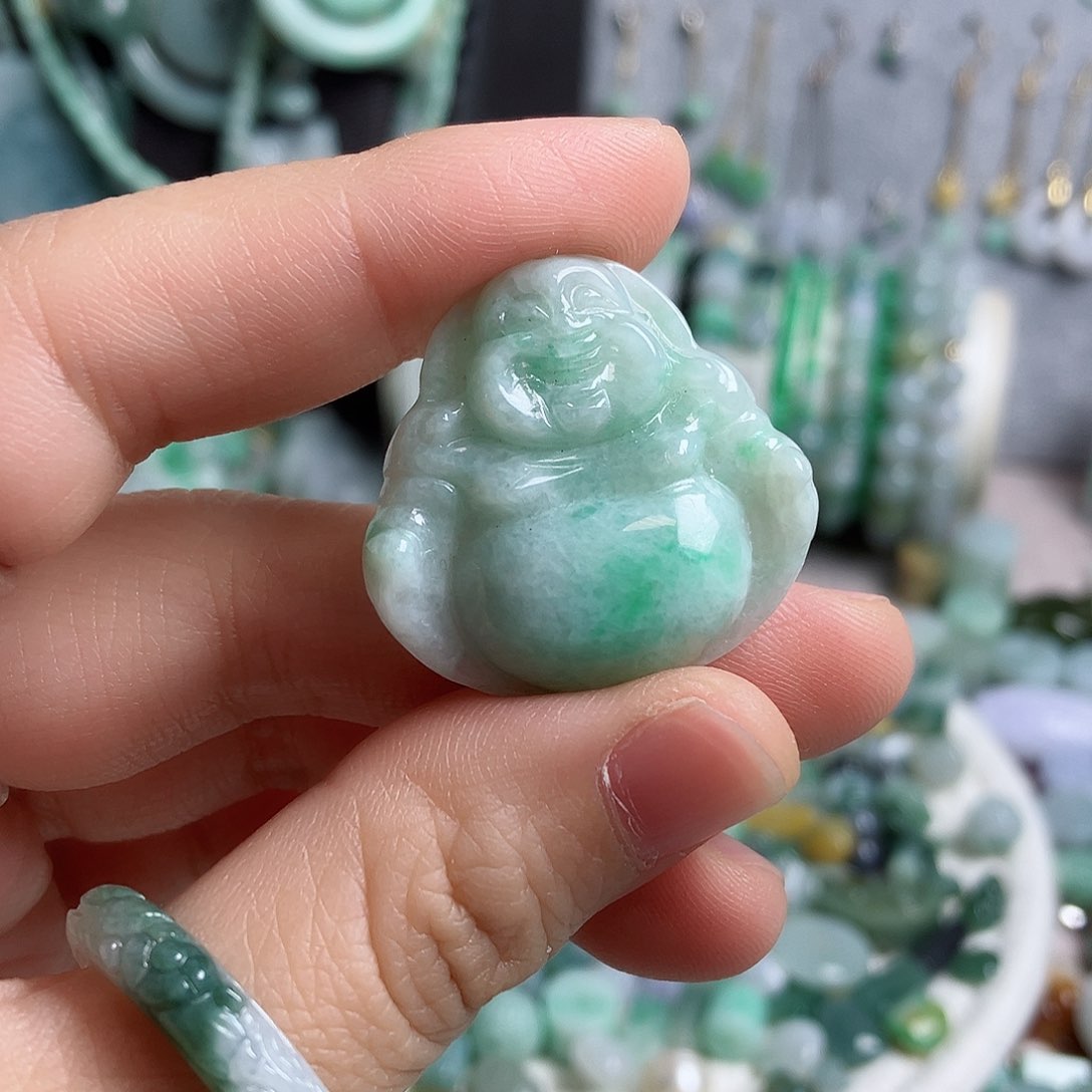 翡翠颈饰未镶嵌佛公