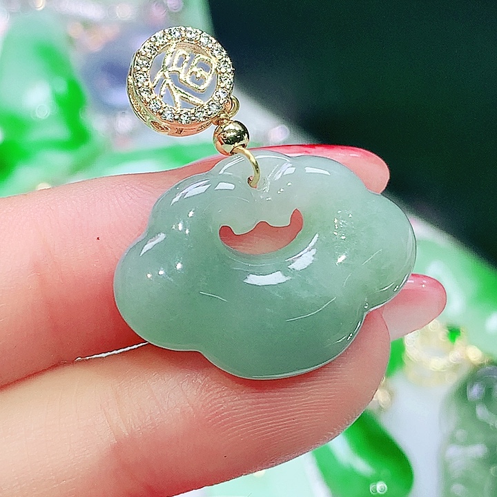 翡翠未镶嵌项圈翡翠