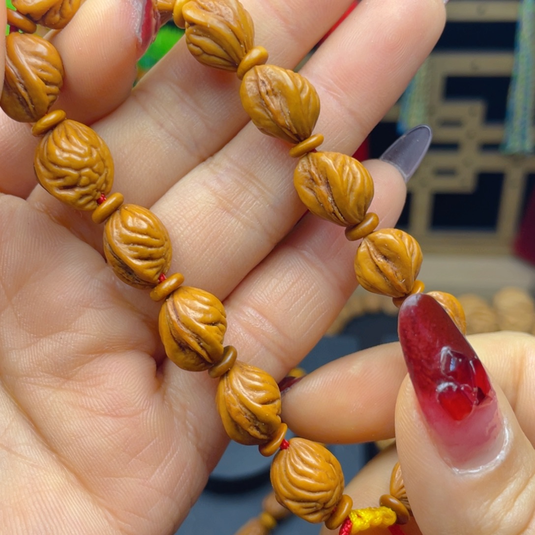 黎***樾桃核手串红红火火。红红火火