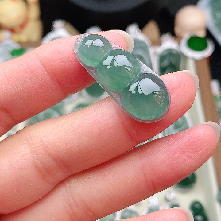 颈饰未镶嵌翡翠吊坠