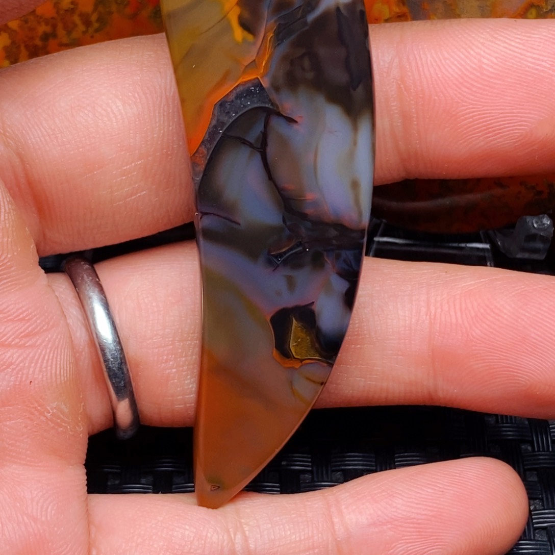 玛瑙/玉髓颈饰未镶嵌?