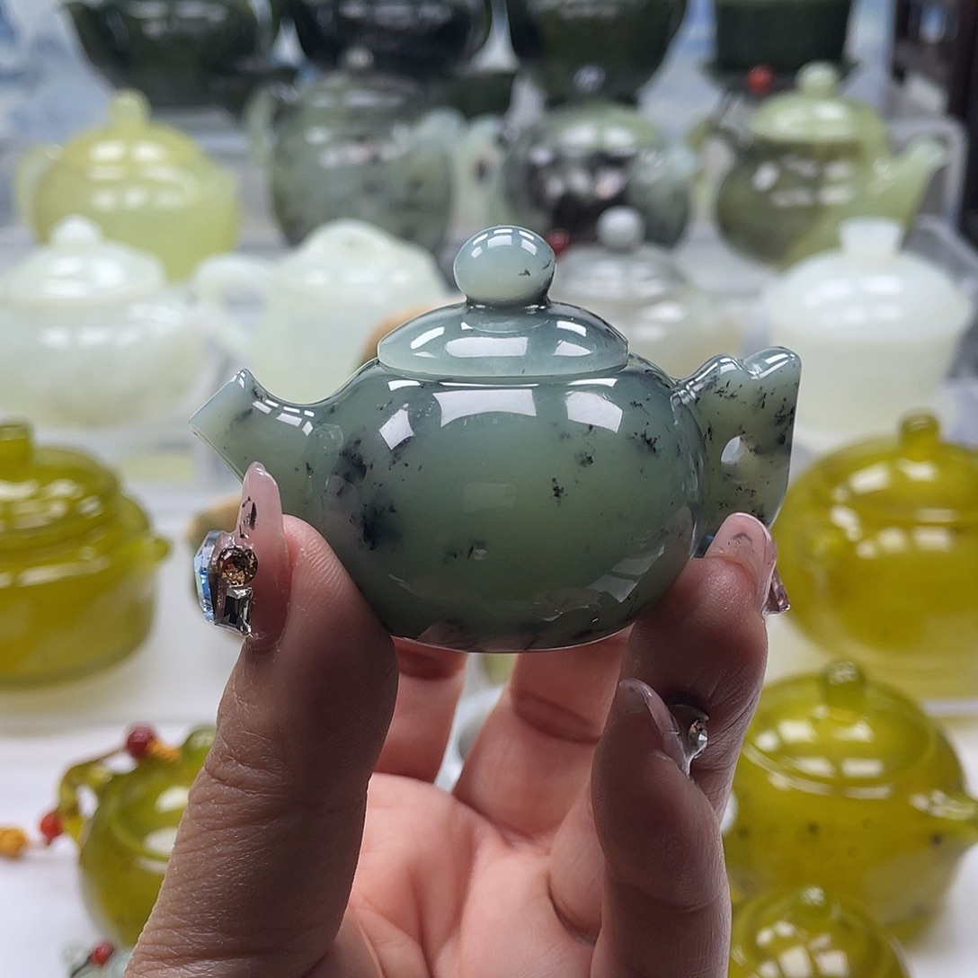 蛇纹石玉未镶嵌壶