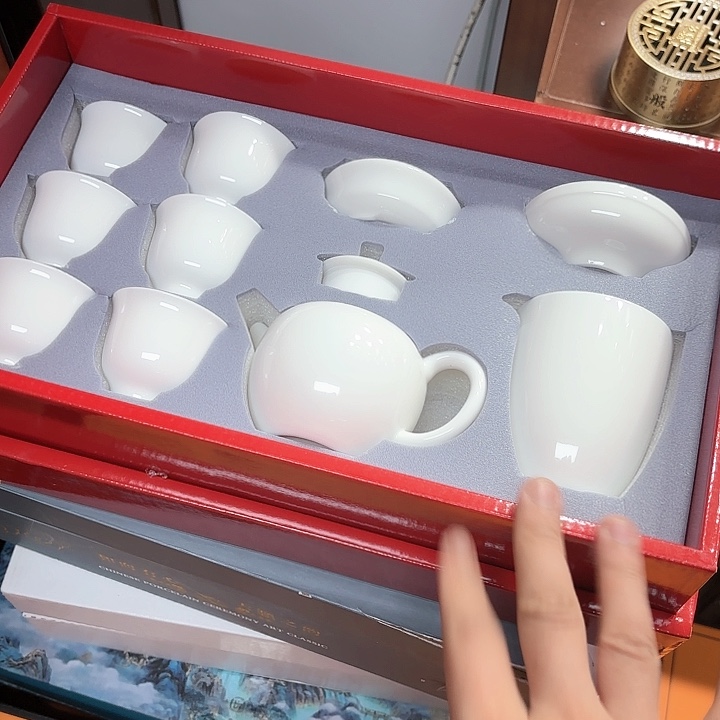 孤品茶具套装等。            