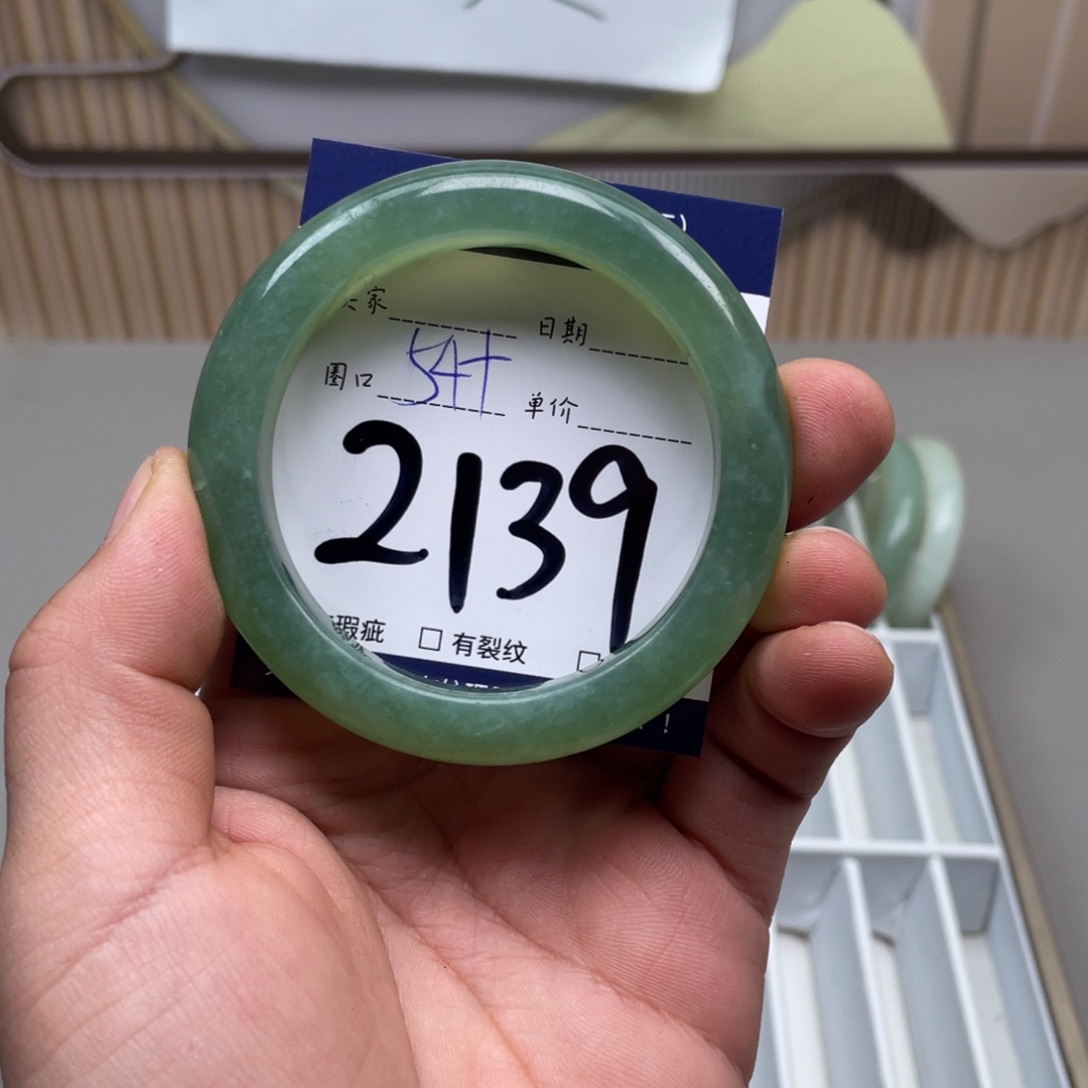 岫玉手镯手镯未镶嵌