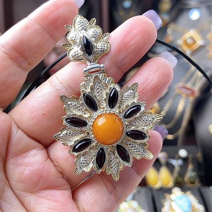 琥珀颈饰银S925镶嵌吊坠