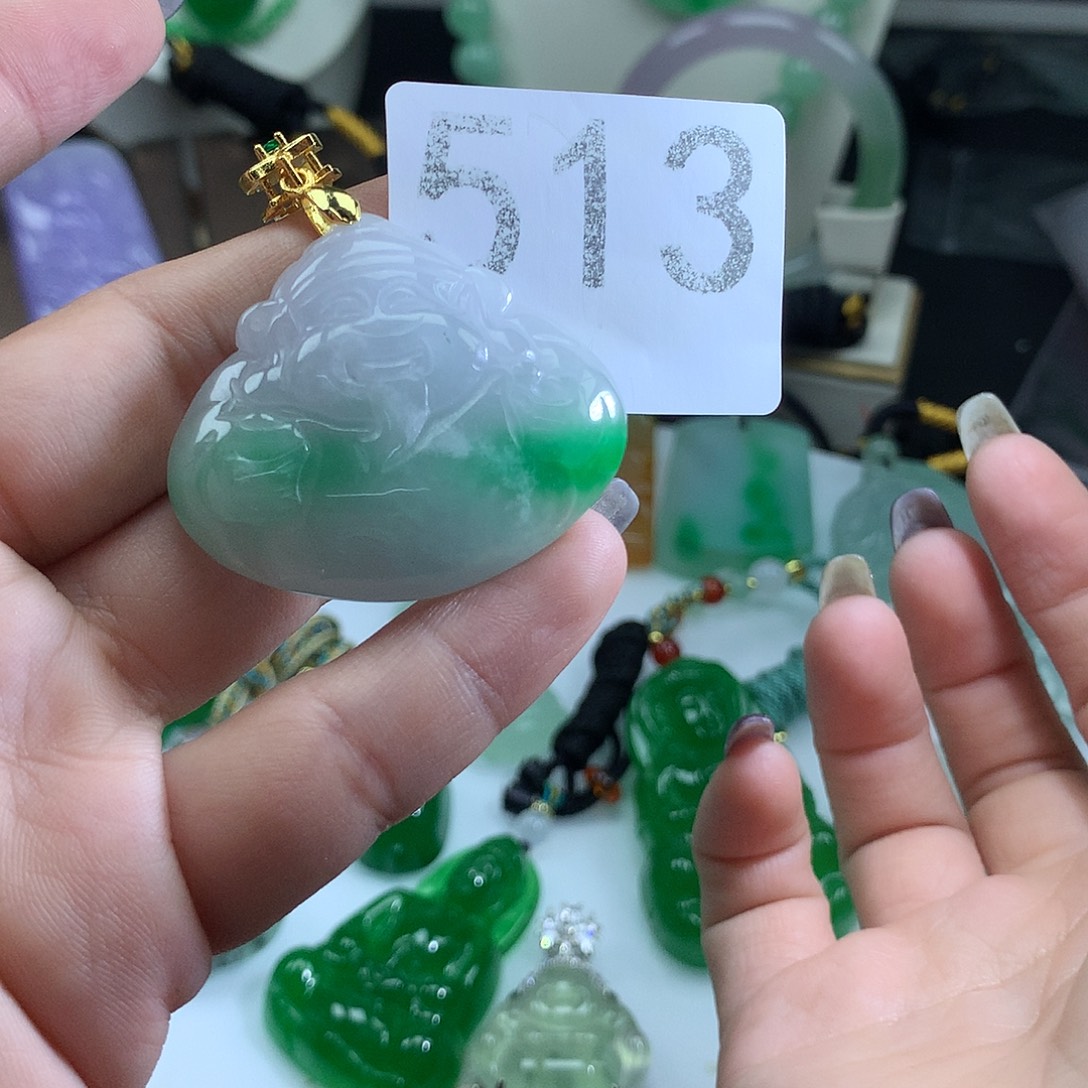 翡翠未镶嵌吊坠(赠链)