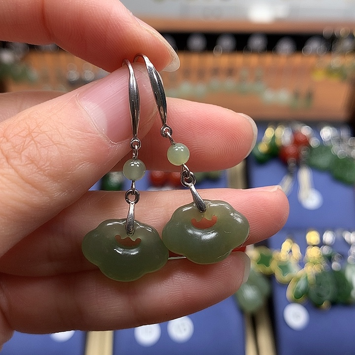 和田玉银S925镶嵌耳饰如意锁湖水绿