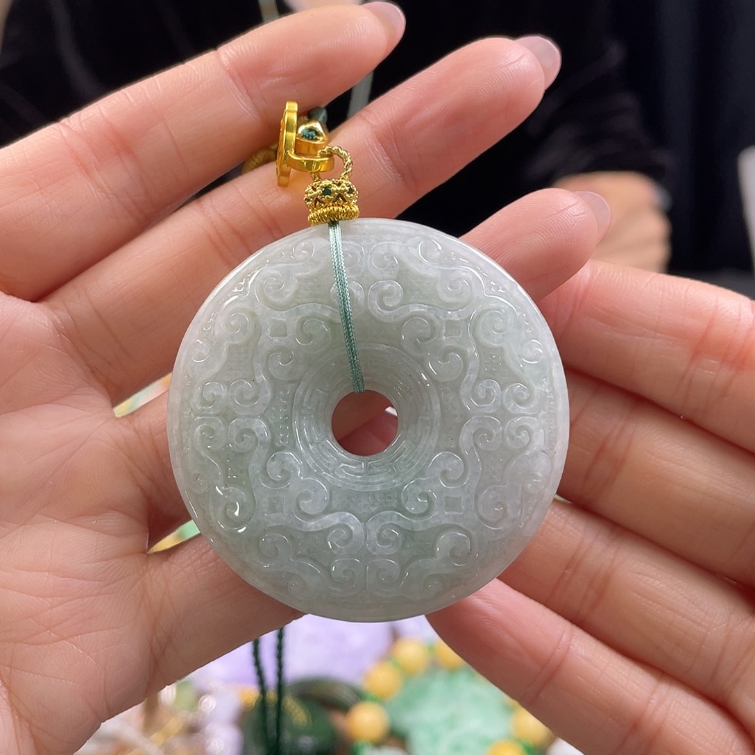 翡翠未镶嵌颈饰待编织