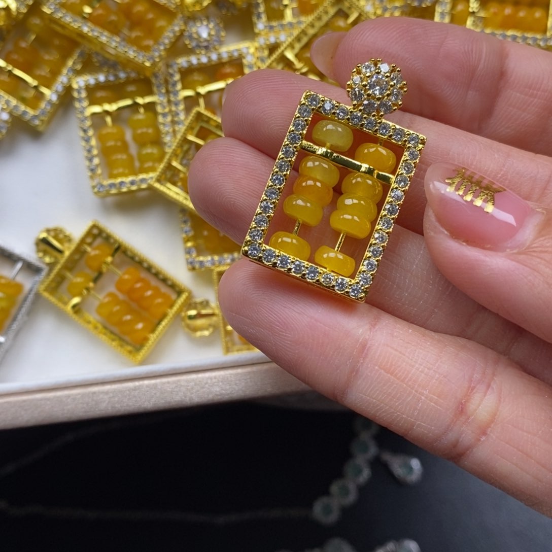 翡翠颈饰未镶嵌翡翠