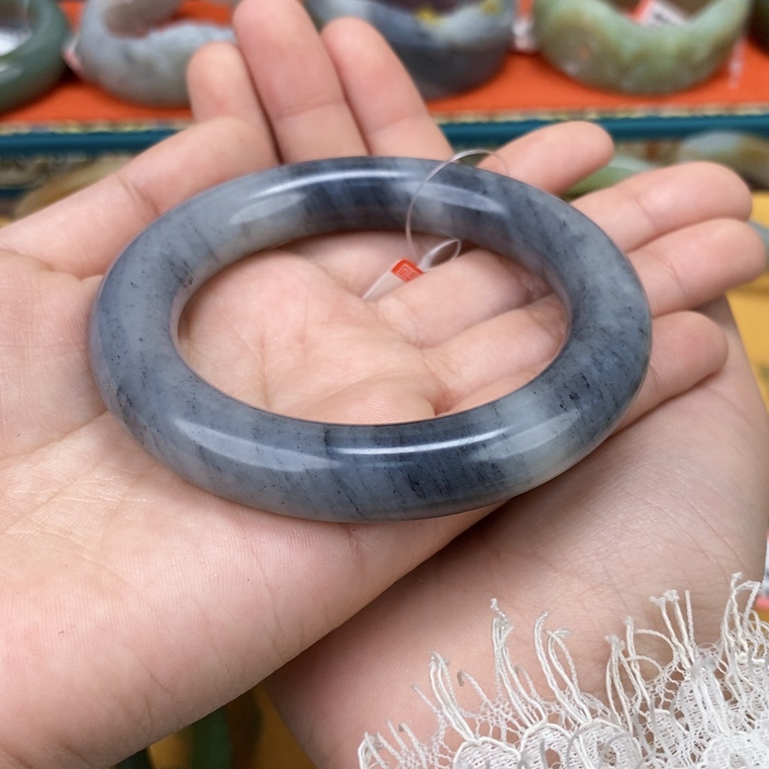 和田玉未镶嵌手镯  56.6