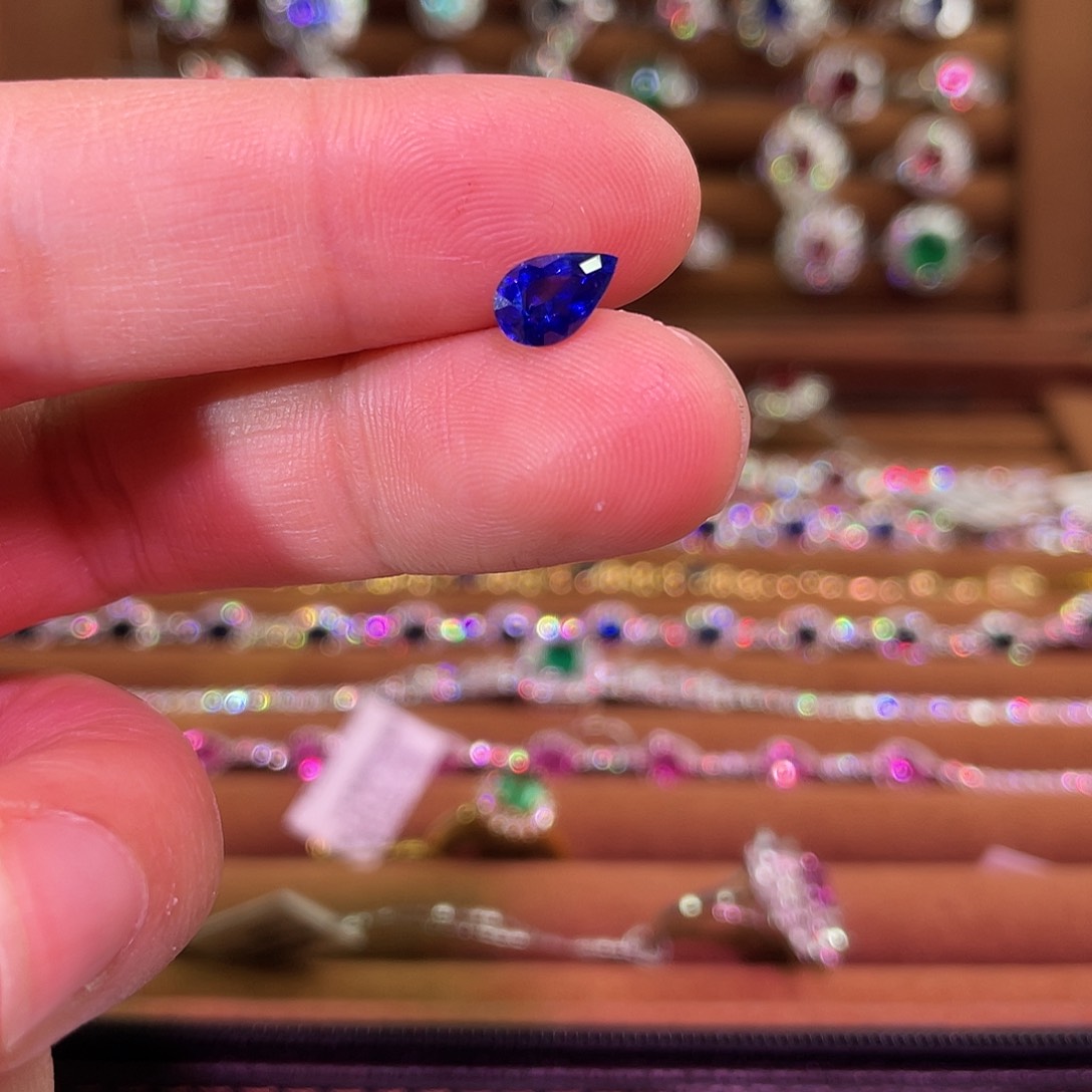 蓝宝石裸石未镶嵌