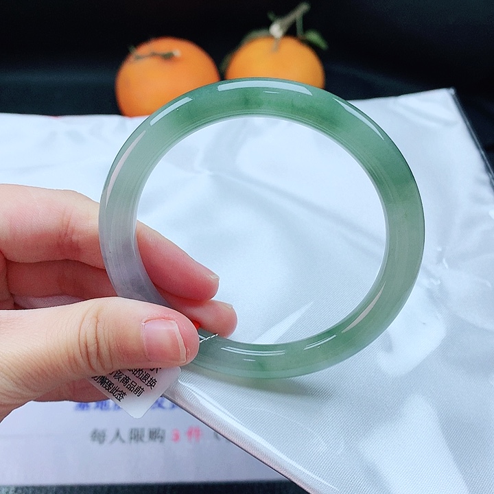 翡翠手镯未镶嵌55圈