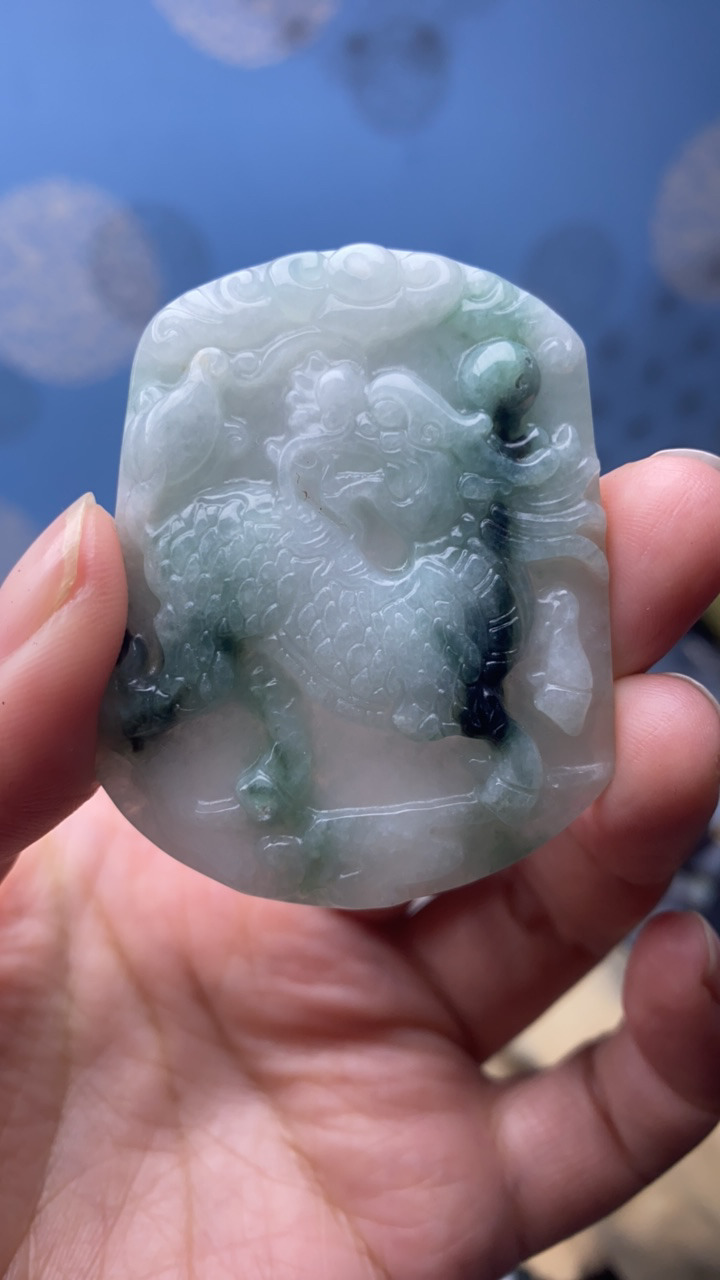 天然翡翠麒麟吊坠