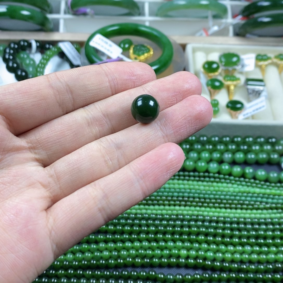 和田玉（碧玉）颈饰未镶嵌云*痕