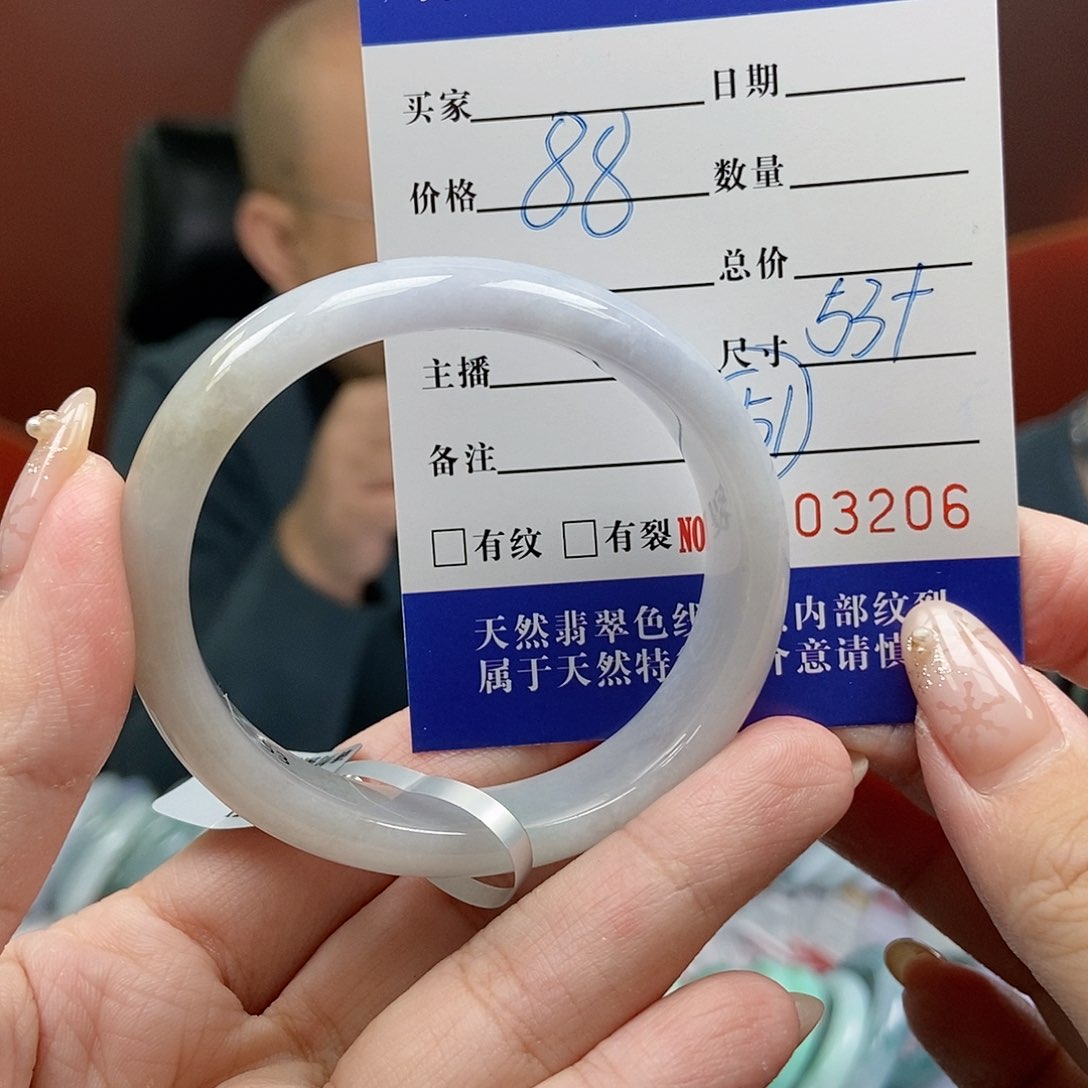 翡翠手镯未镶嵌53贵