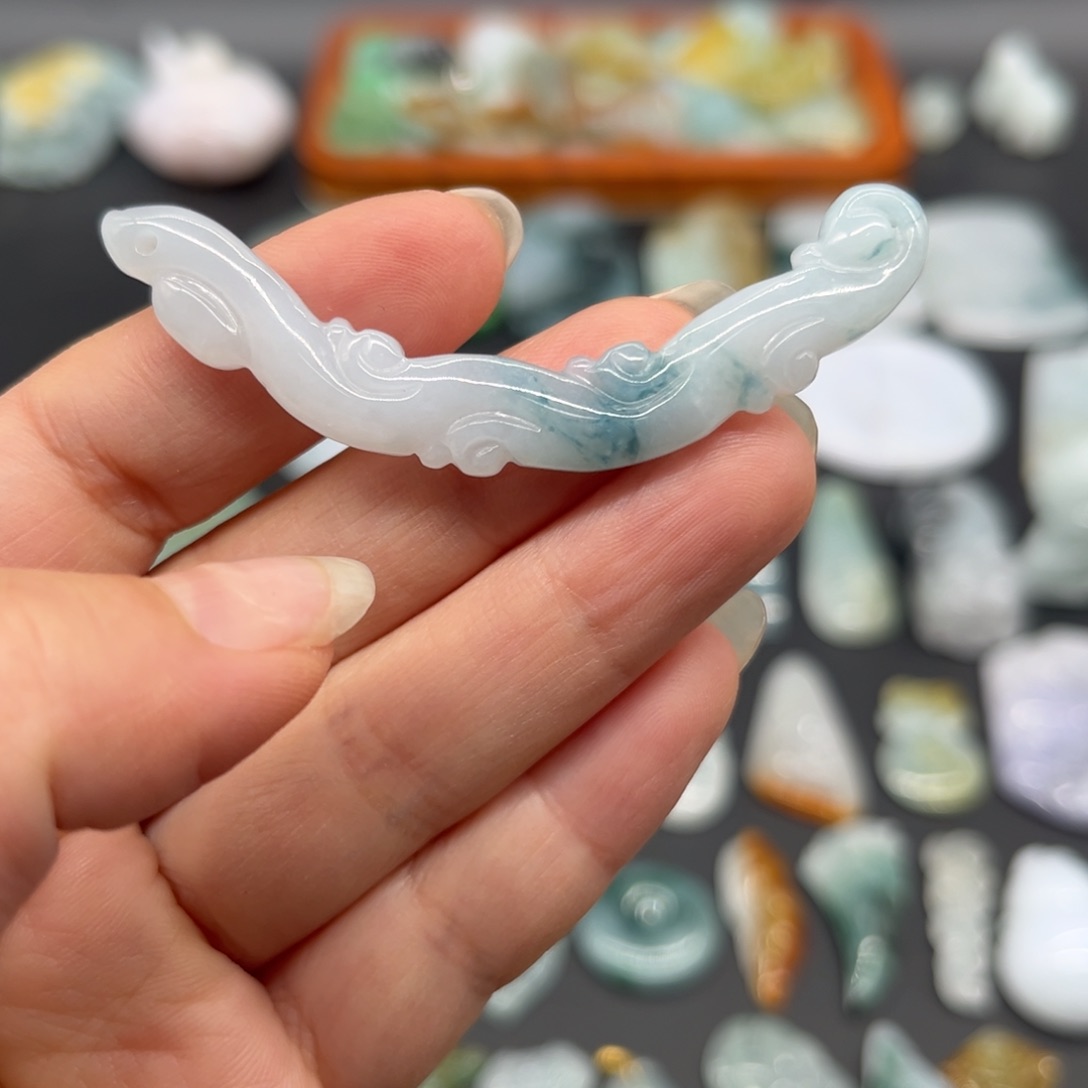 翡翠未镶嵌颈饰玉衡