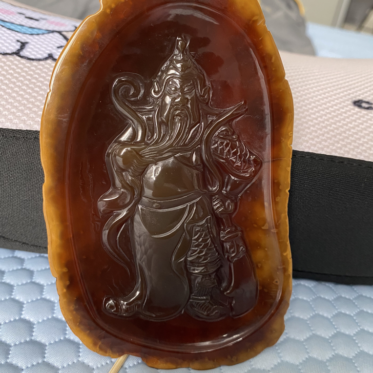 原皮玛瑙雕刻关公摆件