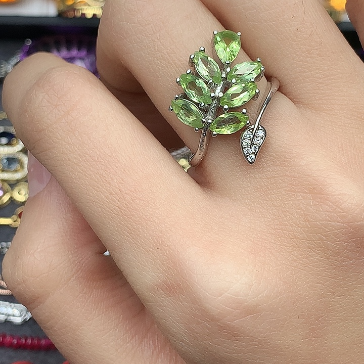 戒指橄榄石银S925镶嵌