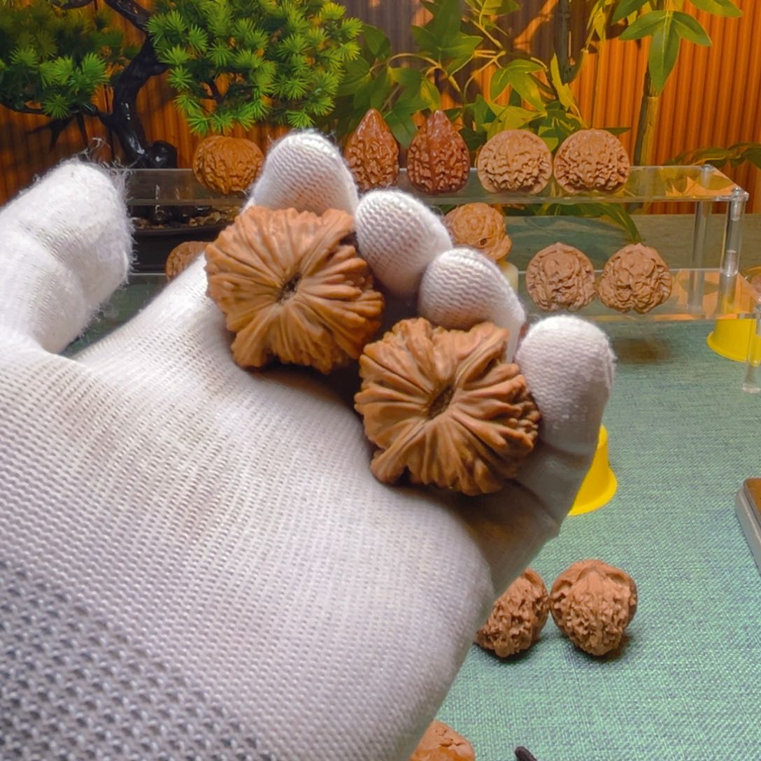 文玩核桃吊坠朱*臭四座楼36