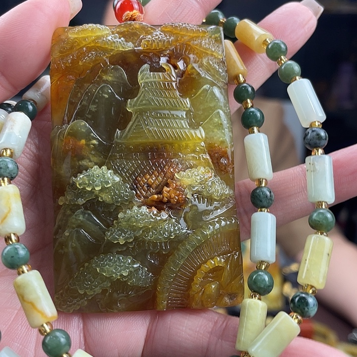 蛇纹石玉未镶嵌颈饰