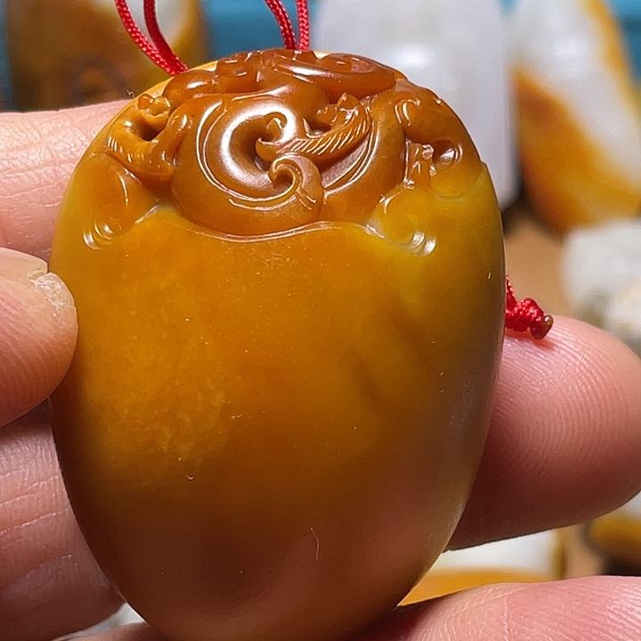 佳***音和田玉未镶嵌颈饰