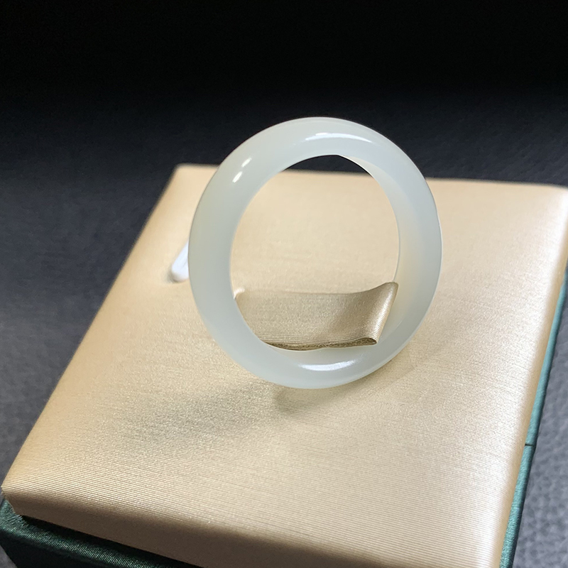 天然和田玉白玉戒圈内径18mm