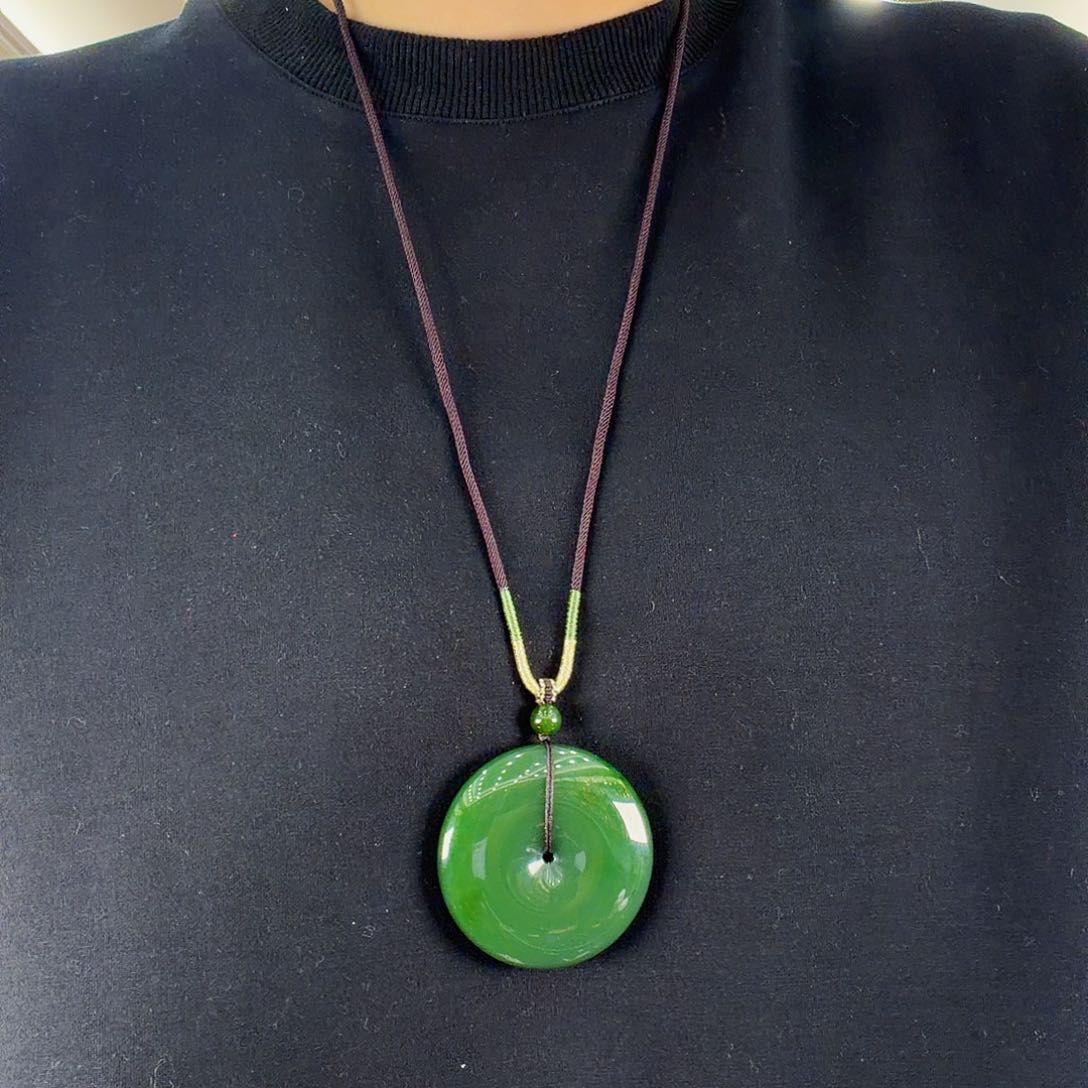 颈饰未镶嵌和田玉（碧玉）奋****?