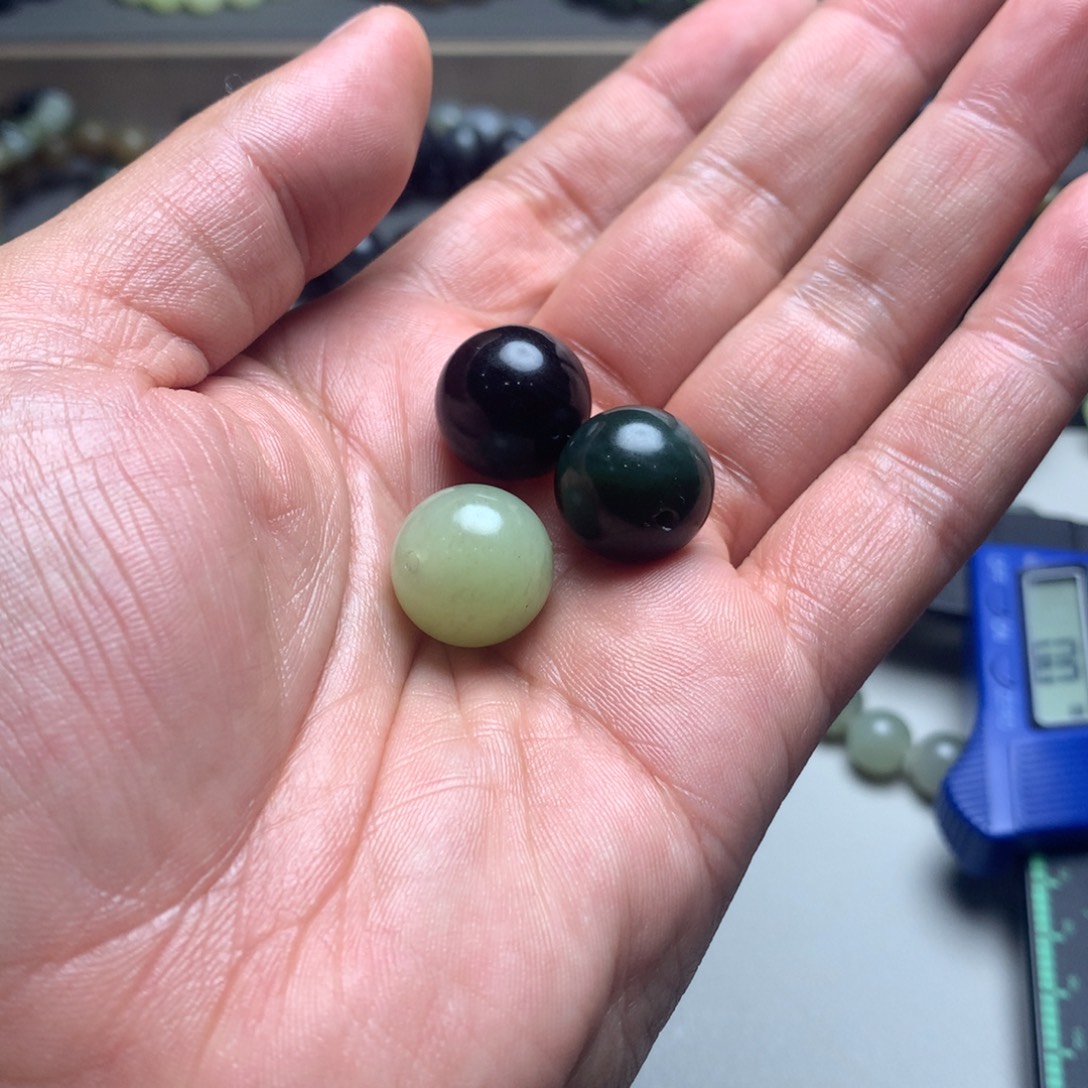 葡***萄和田玉未镶嵌手链