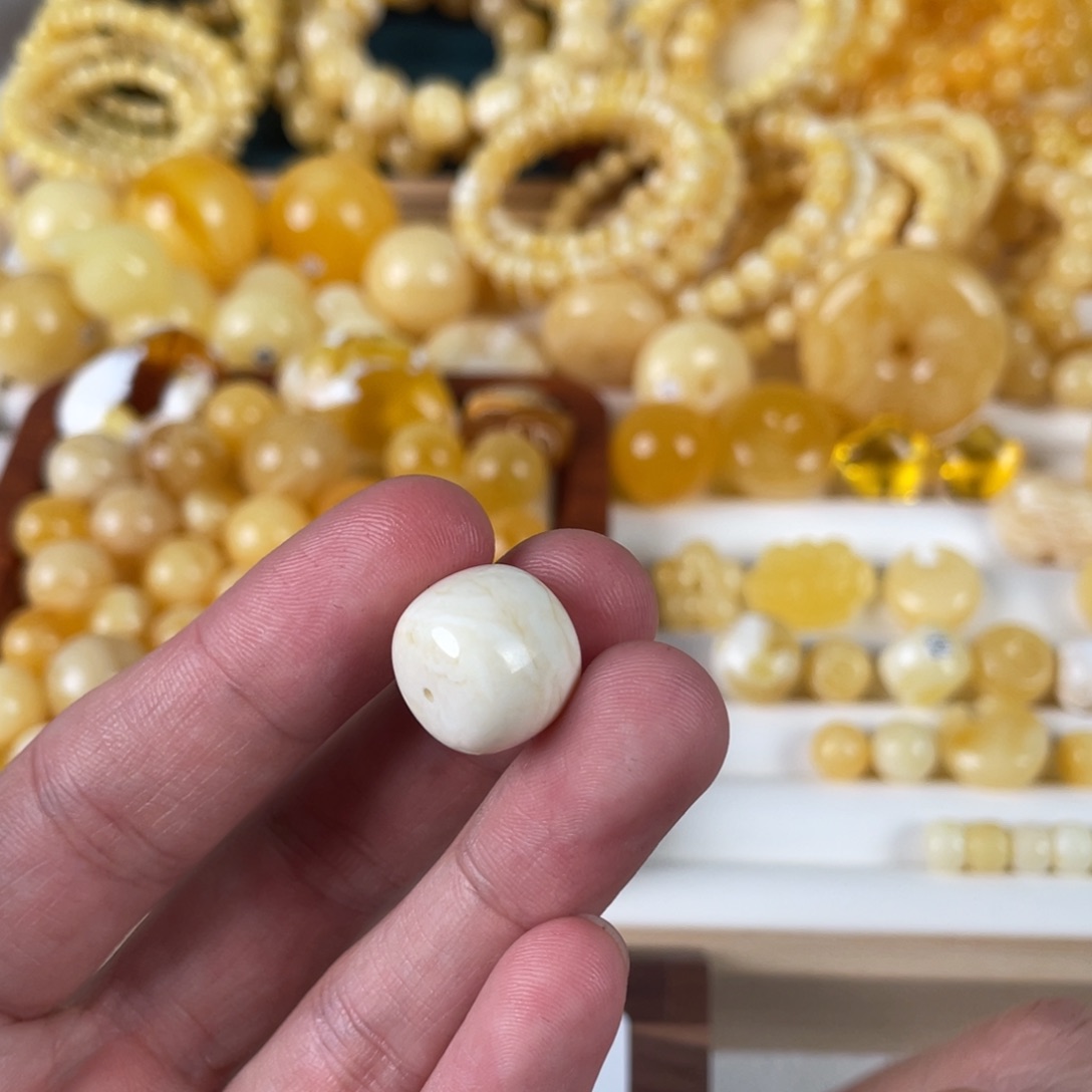 蜜蜡裸石未镶嵌直径16+