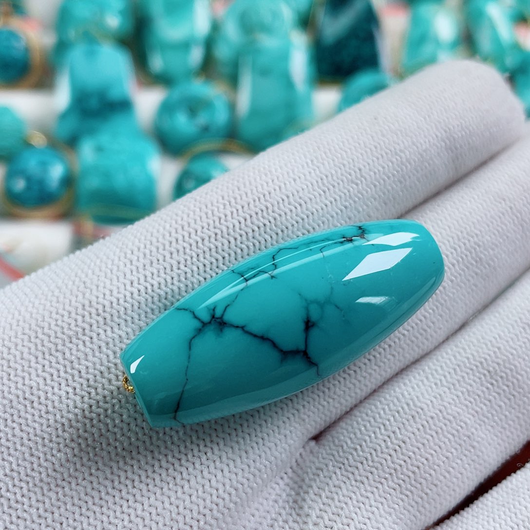 绿松石未镶嵌颈饰