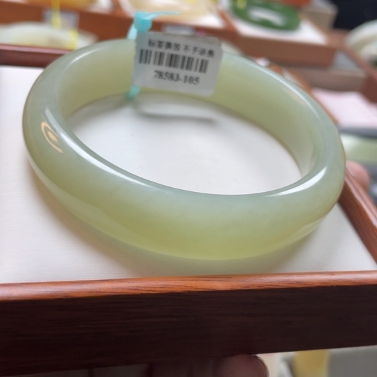 【闪购商品】和田玉手镯未镶嵌63.5