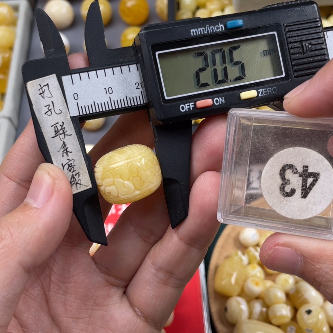 蜜蜡珠宝奇石未镶嵌