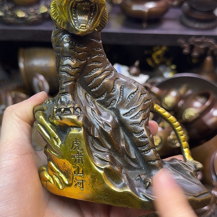 全是铜器工艺摆件
