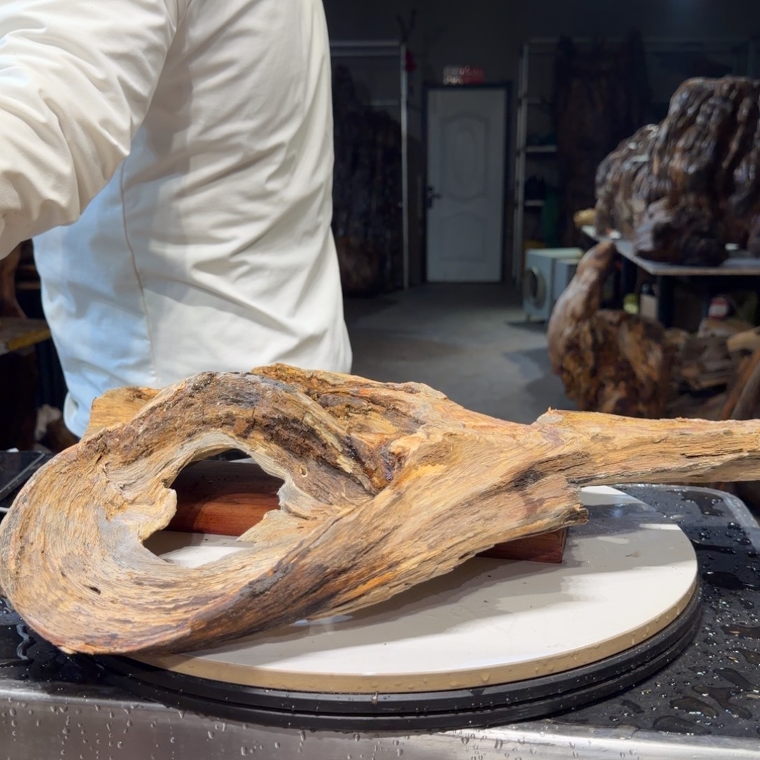 峥***3木王一刀琥珀木摆件147