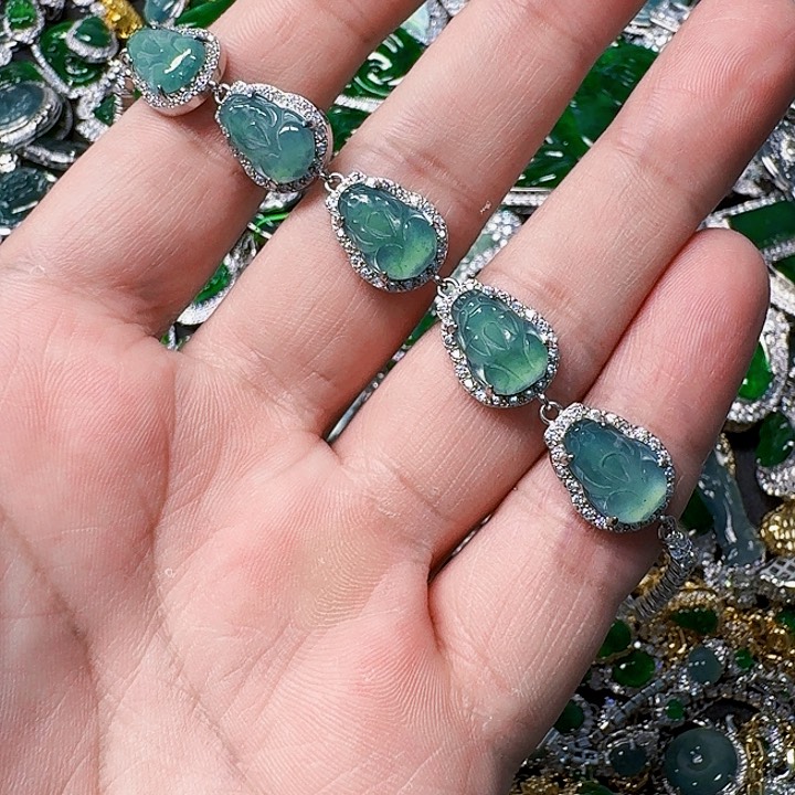 翡翠颈饰未镶嵌天然A货翡翠放漏