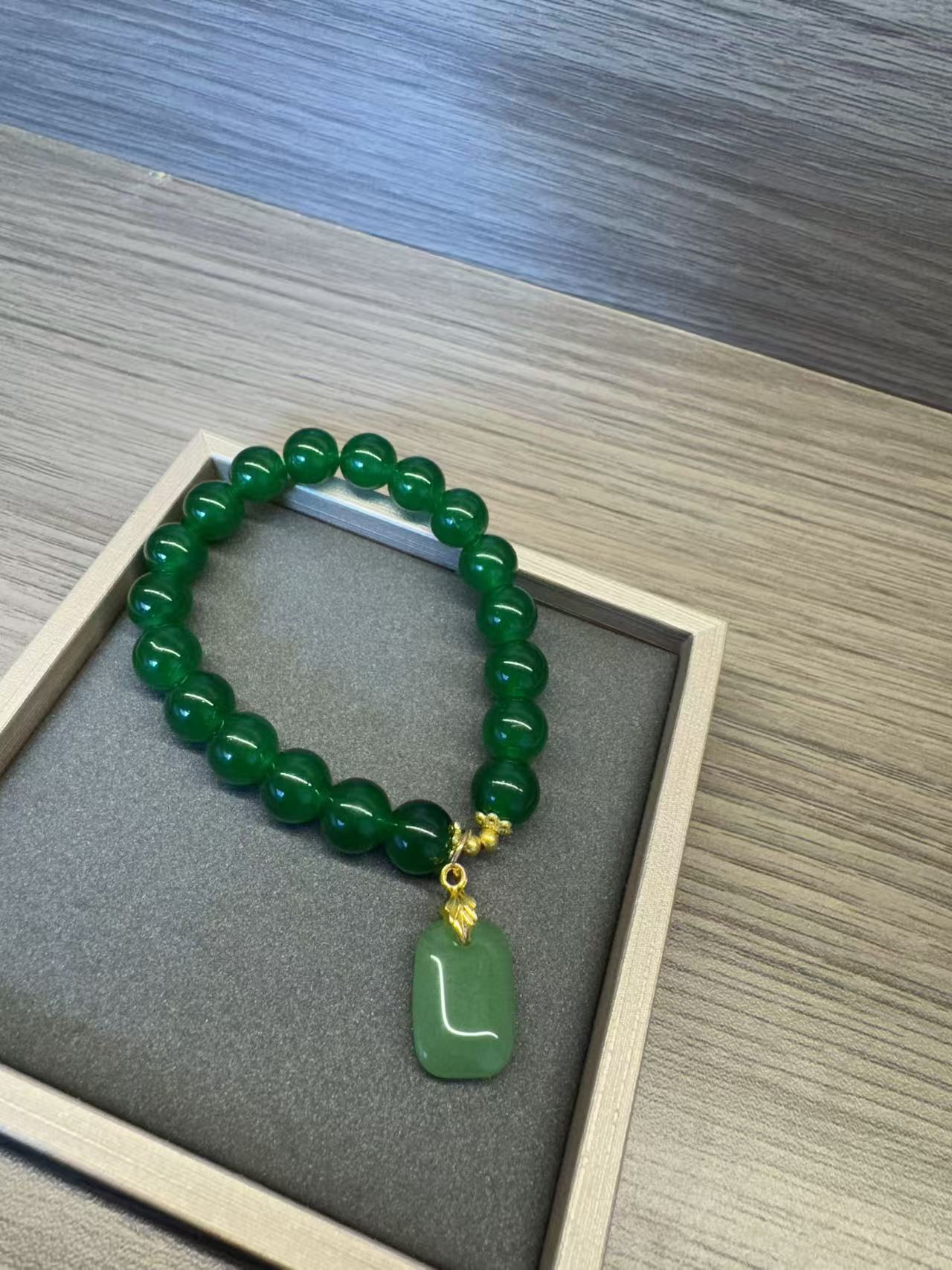  保真龙种芙蓉绿无事牌手串