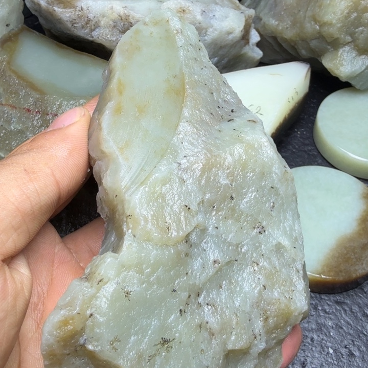和田玉（糖玉）未镶嵌珠宝奇石