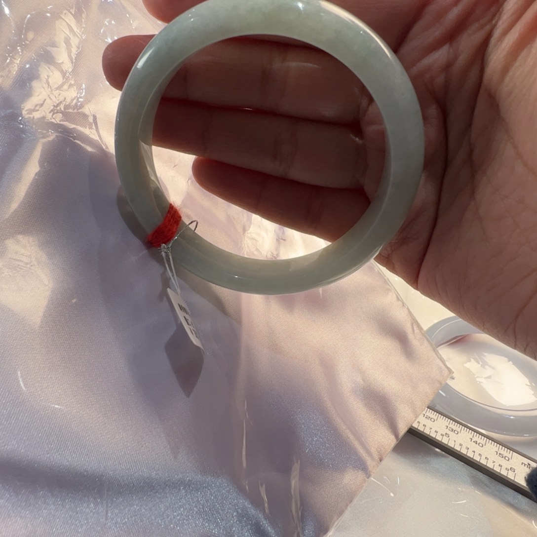 翡翠未镶嵌手镯满绿