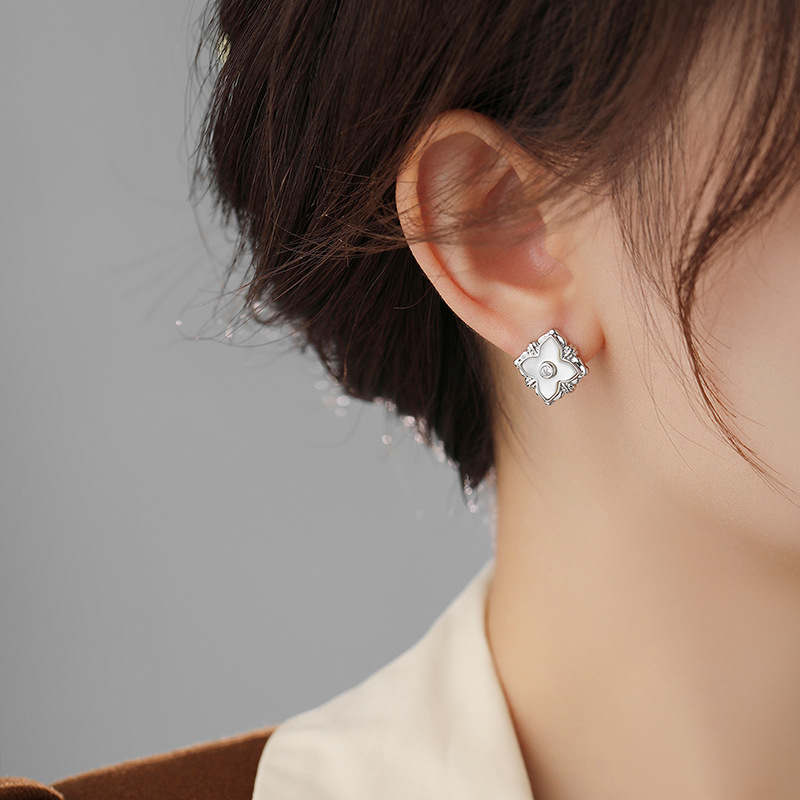 合金锆石耳饰 204号四叶草贝耳钉小巧百搭时尚轻奢风耳环