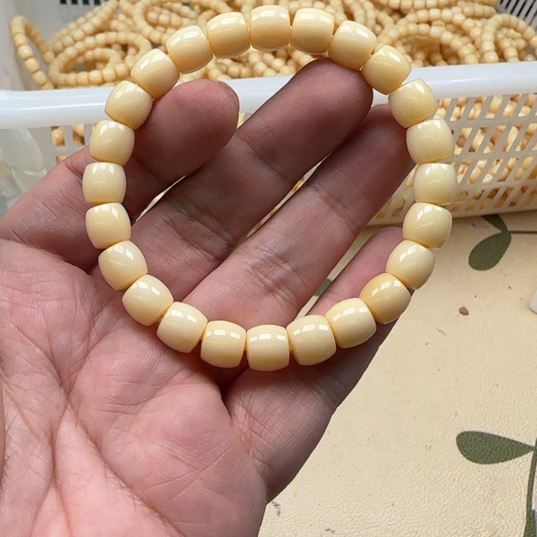 白玉菩提吊坠黄色331