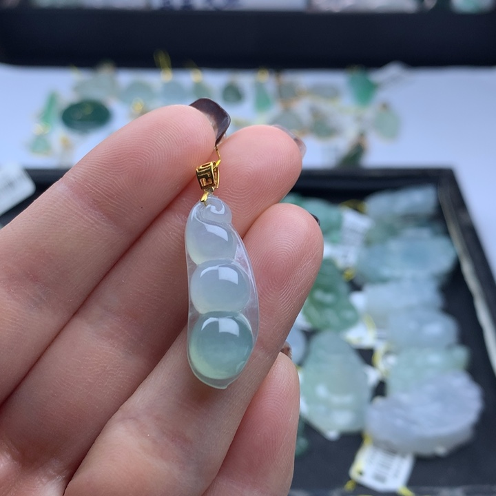 翡翠颈饰未镶嵌翡翠