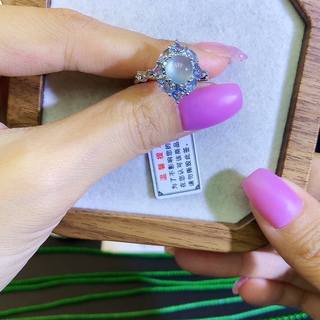 翡翠戒指银S925镶嵌天然翡翠戒指