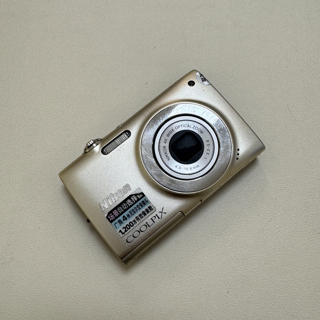 9新 Nikon/尼康 尼康s2500 1200w 4倍光学变焦