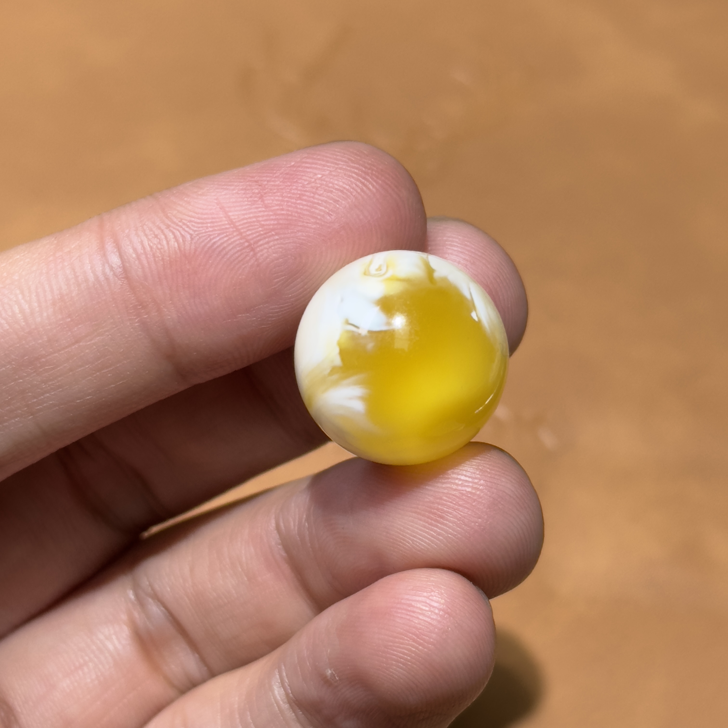 天然琥珀蜜蜡 金瓷白 溶洞尺寸18.3mm