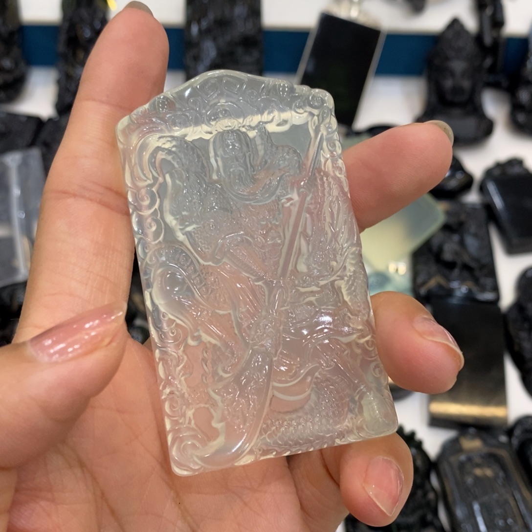 *****蛇纹石玉未镶嵌吊坠和吊坠的设计