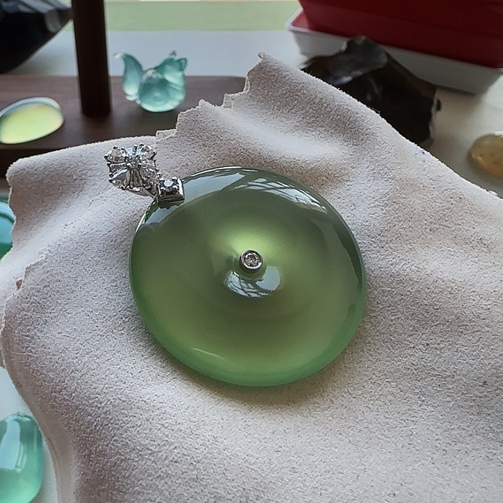 岫玉18K金镶嵌吊坠(不含链)