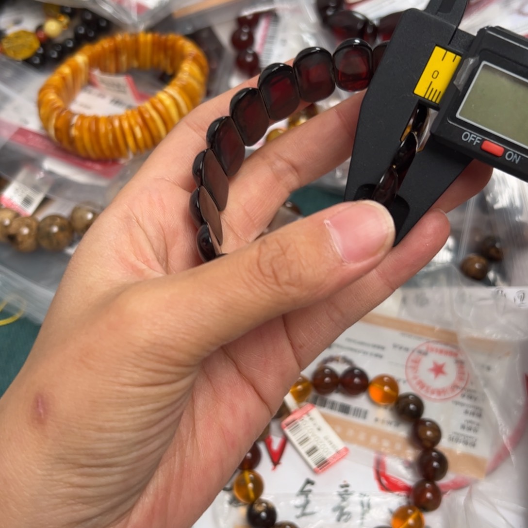 未镶嵌琥珀珠宝奇石325