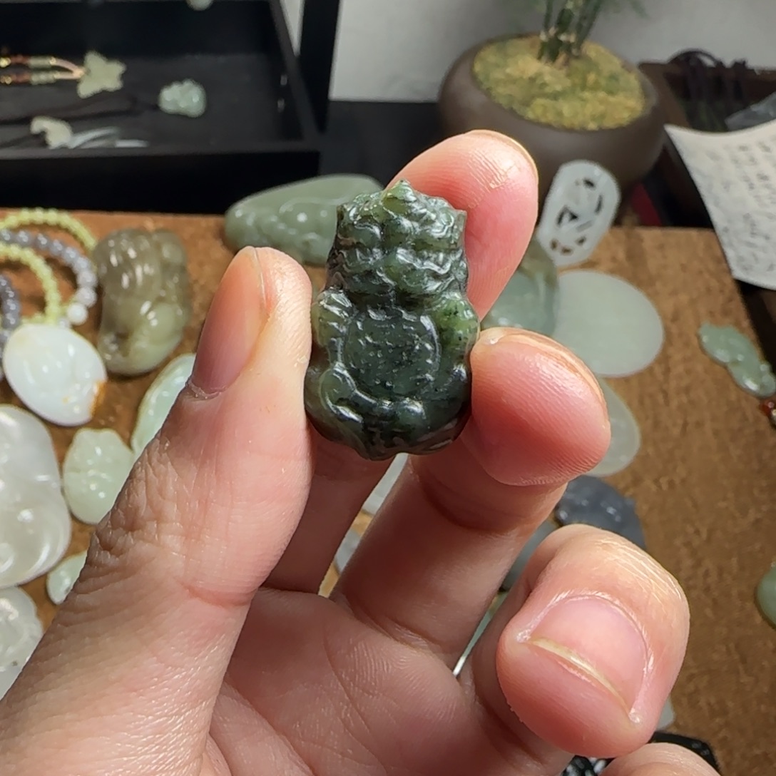 和田玉未镶嵌颈饰正常结构