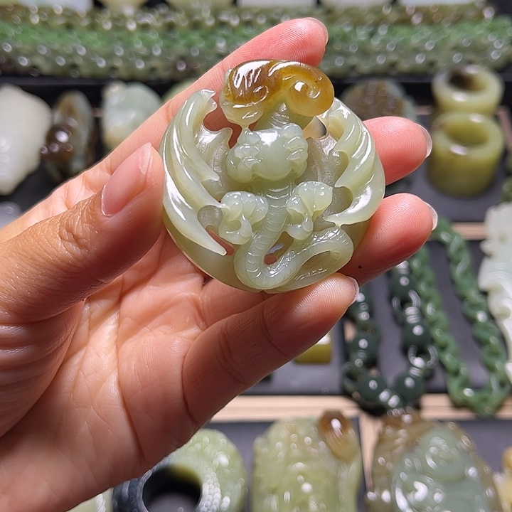 乐***哩和田玉未镶嵌挂件