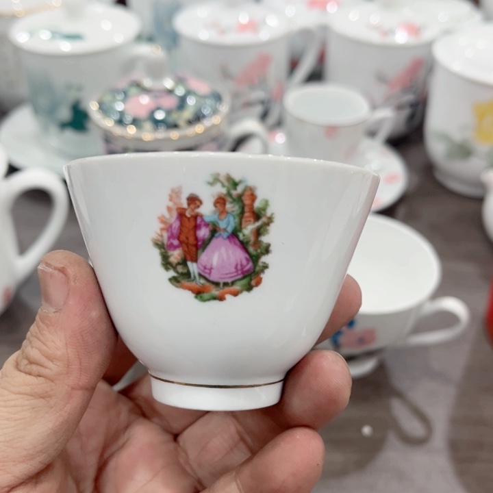 壶釉下五彩的瓷器和瓷器